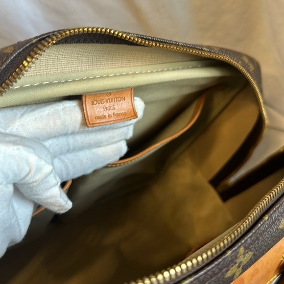 Louis Vuitton Deauville Authentic EUC - Picture 12 of 15